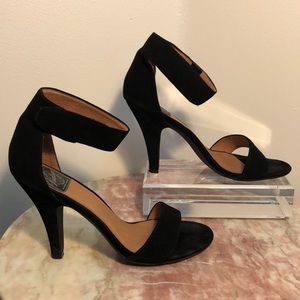 Size 9 Jeffrey Campbell “Foxtrot” Heel